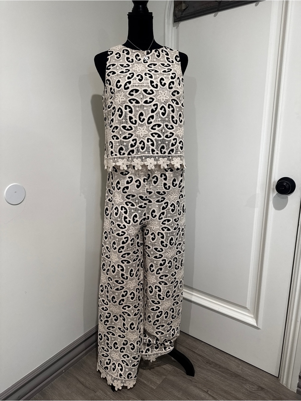 JODIFL  top and lace pant new without tags.